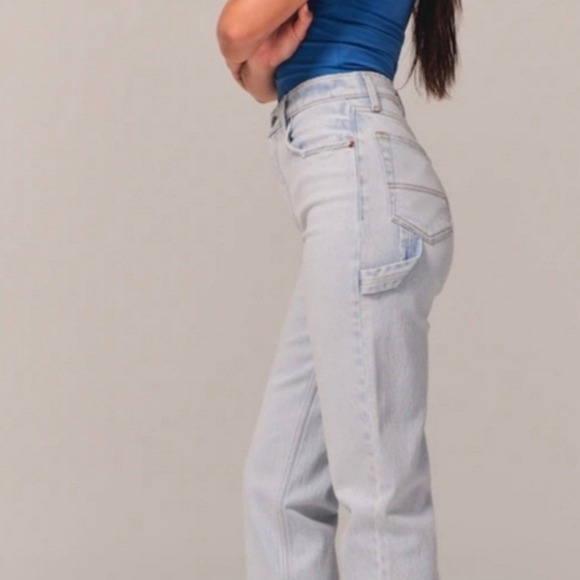 Abercrombie & Fitch Denim - Abercrombie Curve Love 90s Straight Ultra High Rise Carpenter Jeans Light Wash